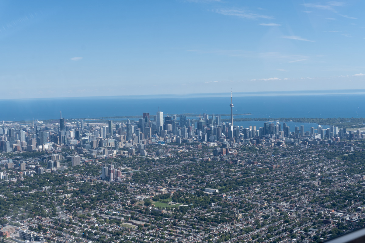 Toronto Heli Tour, Odd mix of high rise core and very low rise suburbs