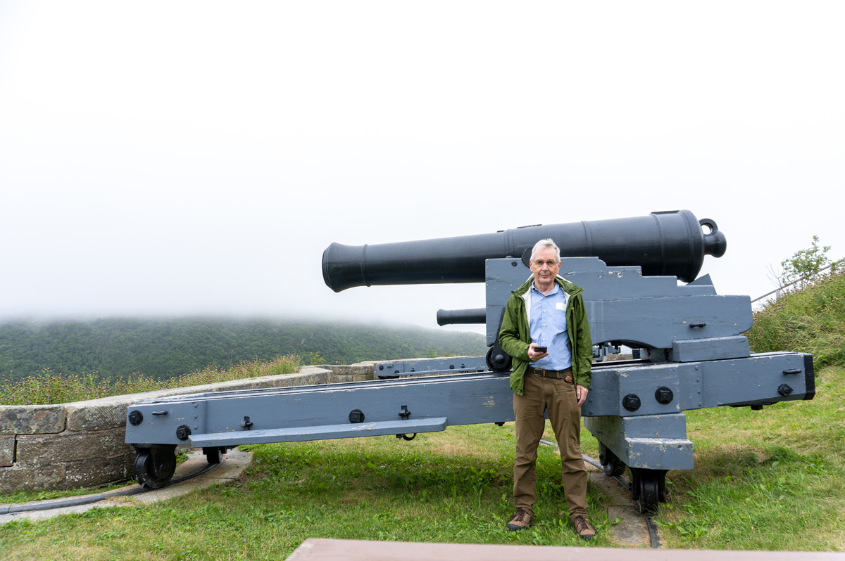 Signal Hill, Graham at Queen