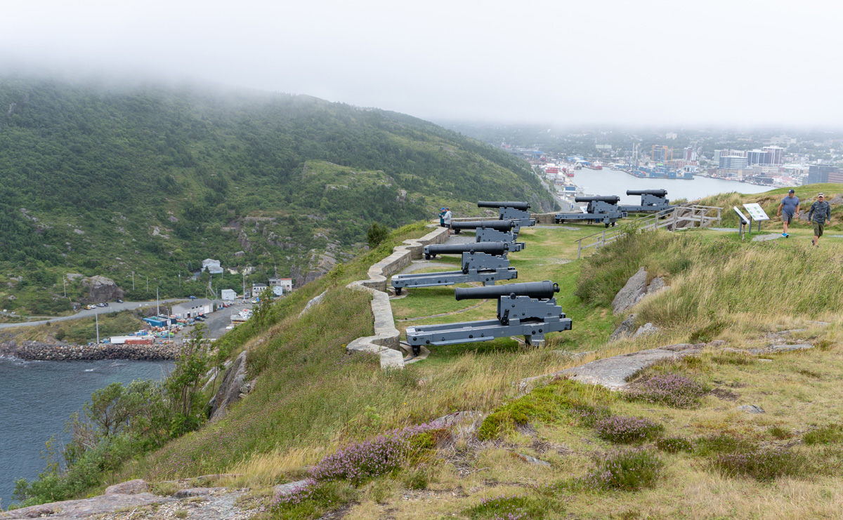 Signal Hill, Queen