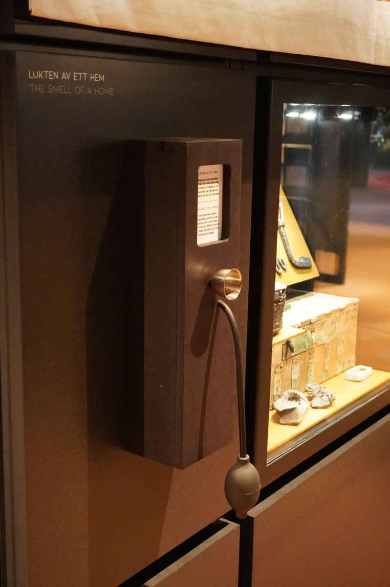 Stockholm: National Museum, "Odor" exhibit Squueze the bulb, smell an odor!