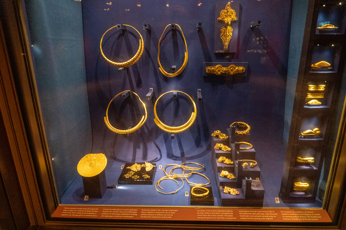 Stockholm: National Museum, Assorted early Viking gold