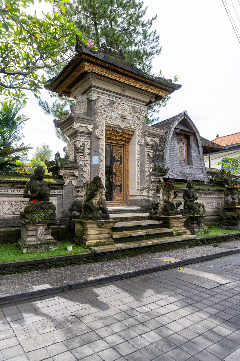 Around Central Ubud, Anonymous small temple