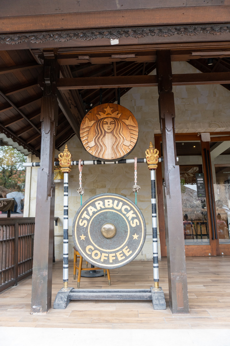 Around Central Ubud, A discreet Ubud Starbucks