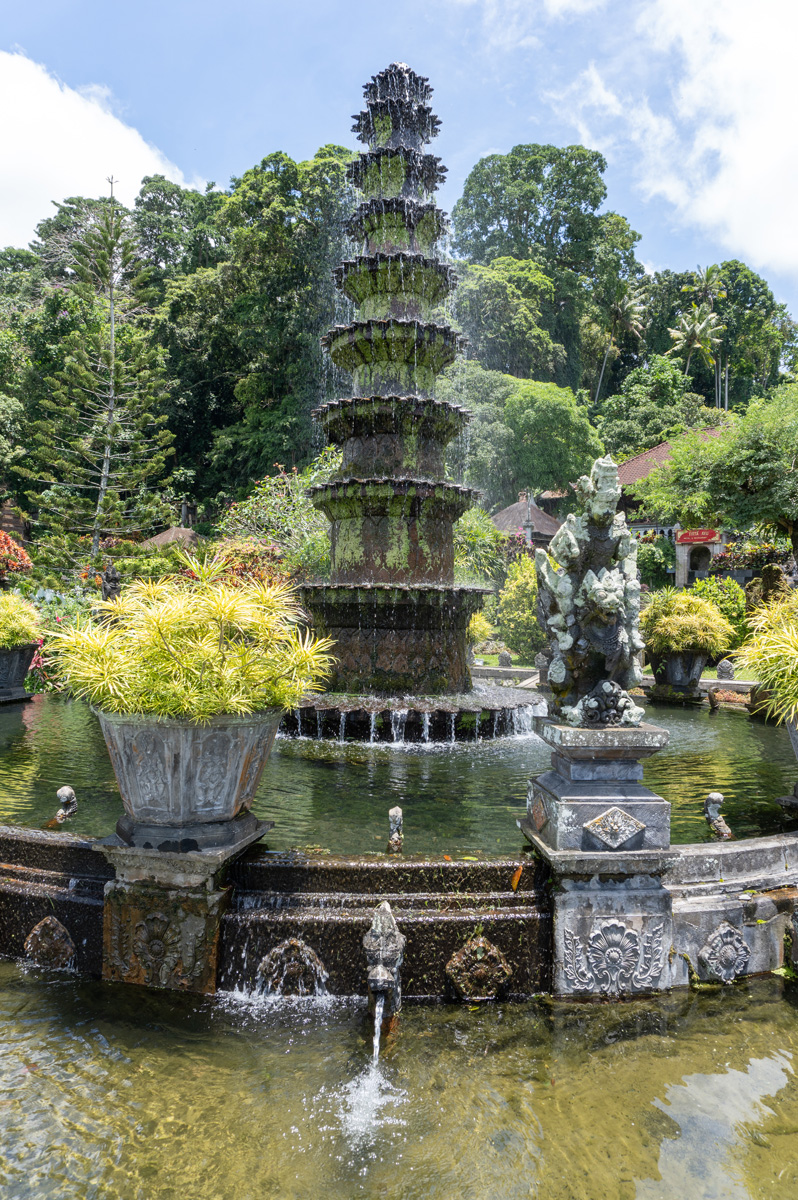 Taman Tirta Gangga: A Royal Water Palace, Very Grand fountain