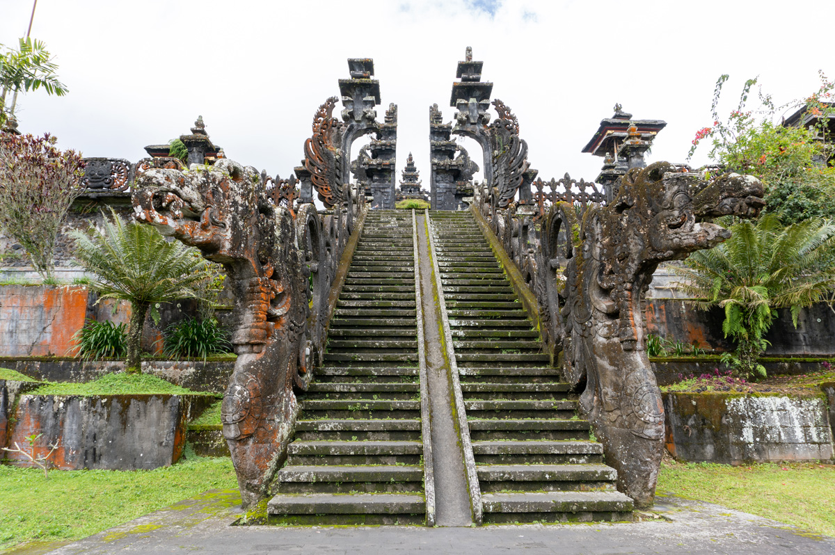 Besakih Temple: The "Mother Temple" of Bali, Upper temple: A Grand Stairway