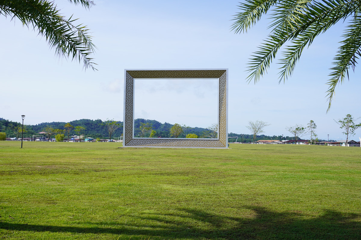 Around Bandar Seri Begawan, The authorities helpfully provide a frame...