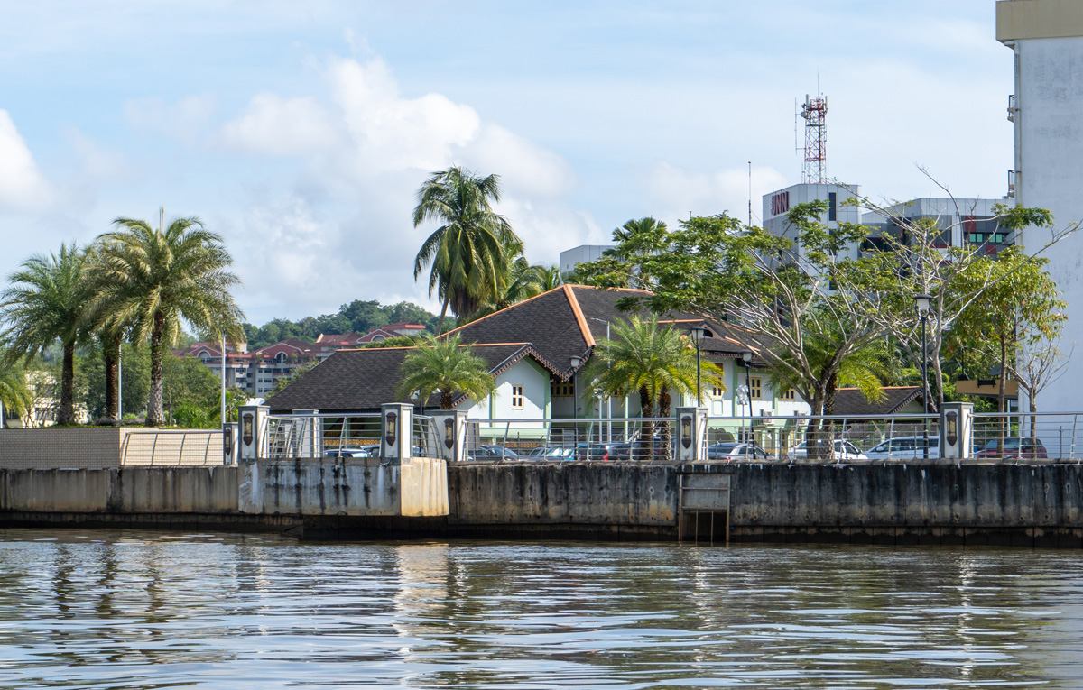 Brunei River trip, View to old Royal Palace