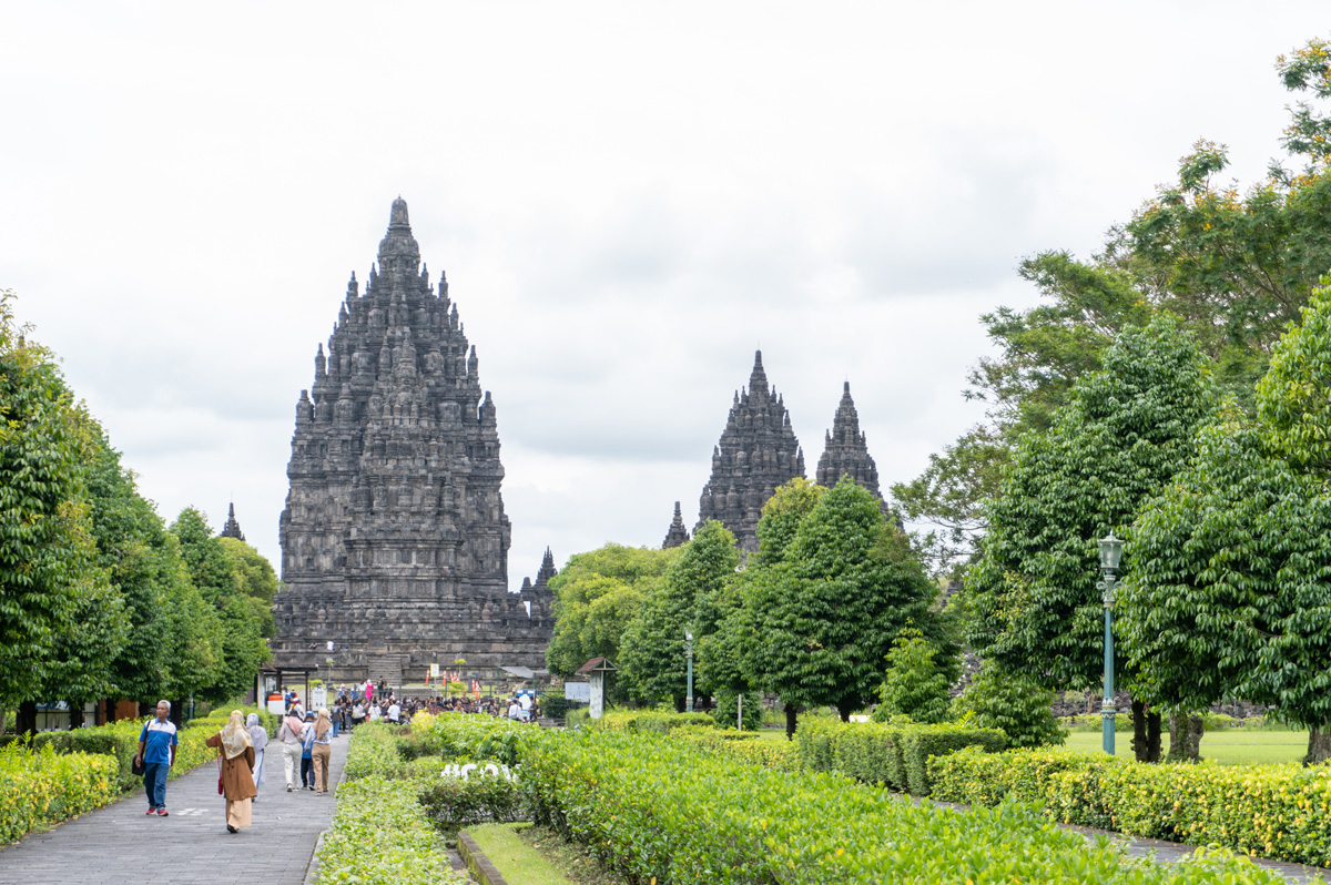Prambaban Temple, Approaching Prambanan