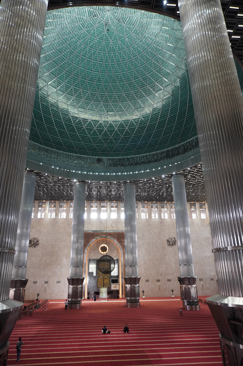 Istiqlal Mosque, Istiqlal Mosque - Stunning interior