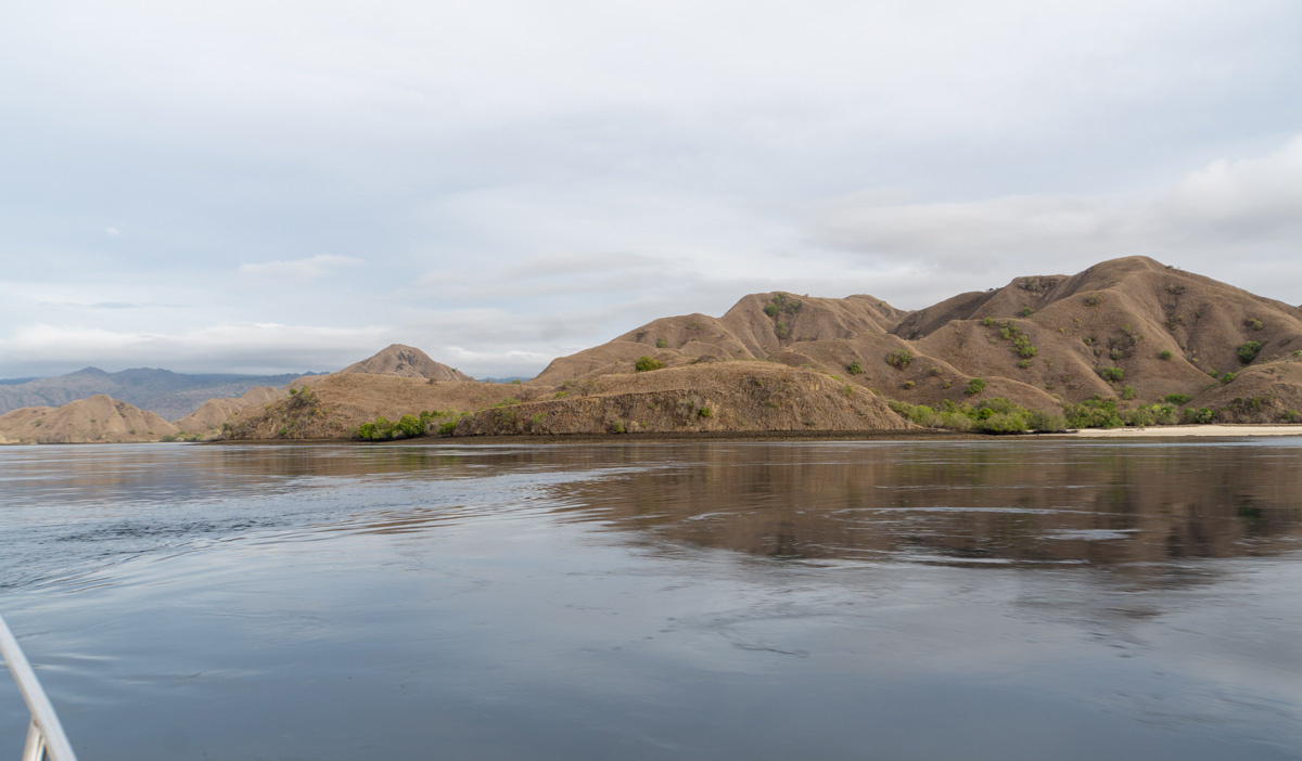 Komodo, Approaching Komodo Island
