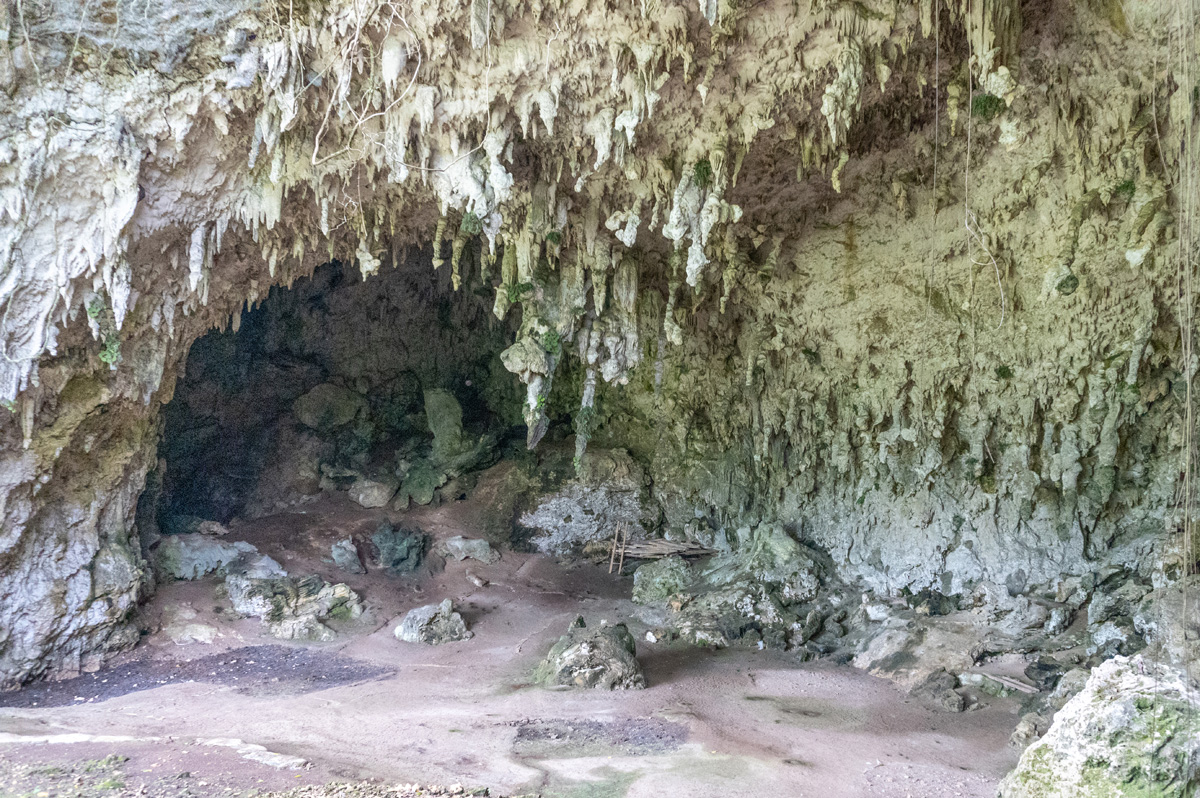 Liang Bua "Hobbit Cave"</b>, Many spikey stalactites