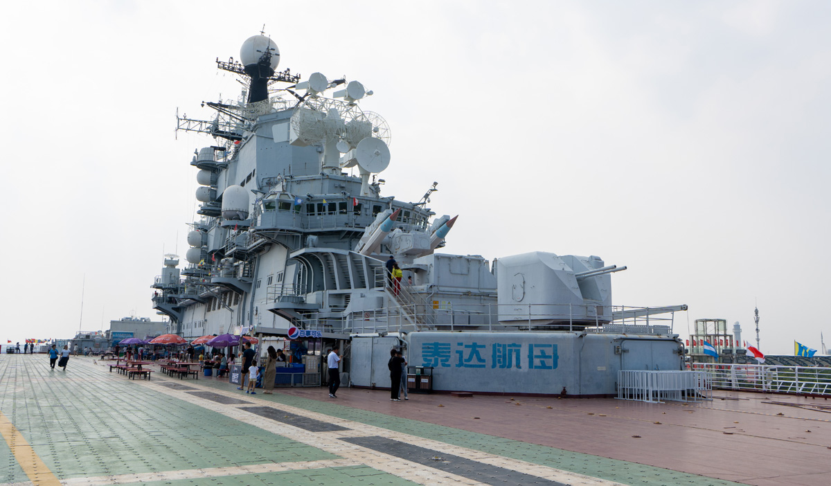 The <i>Kiev</i>, Heavily armed "cruiser" superstructure