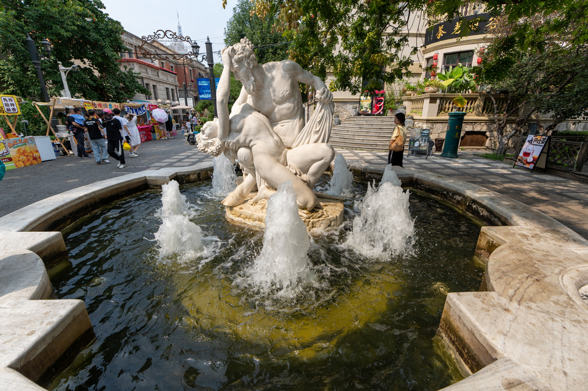 Tianjin: Italian District - The Former Italian Concession, Is that Neptune?