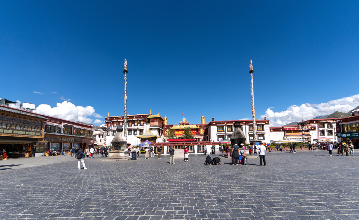 Barkhor Square & Jokhang Monastery, Barkhor Square: View to Jokhang