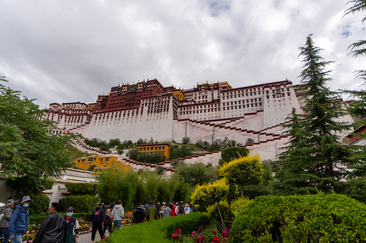Potala Palace, Approaching the Potala Palace