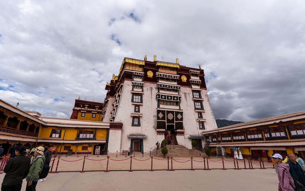 Potala Palace, Potala interior courtyard