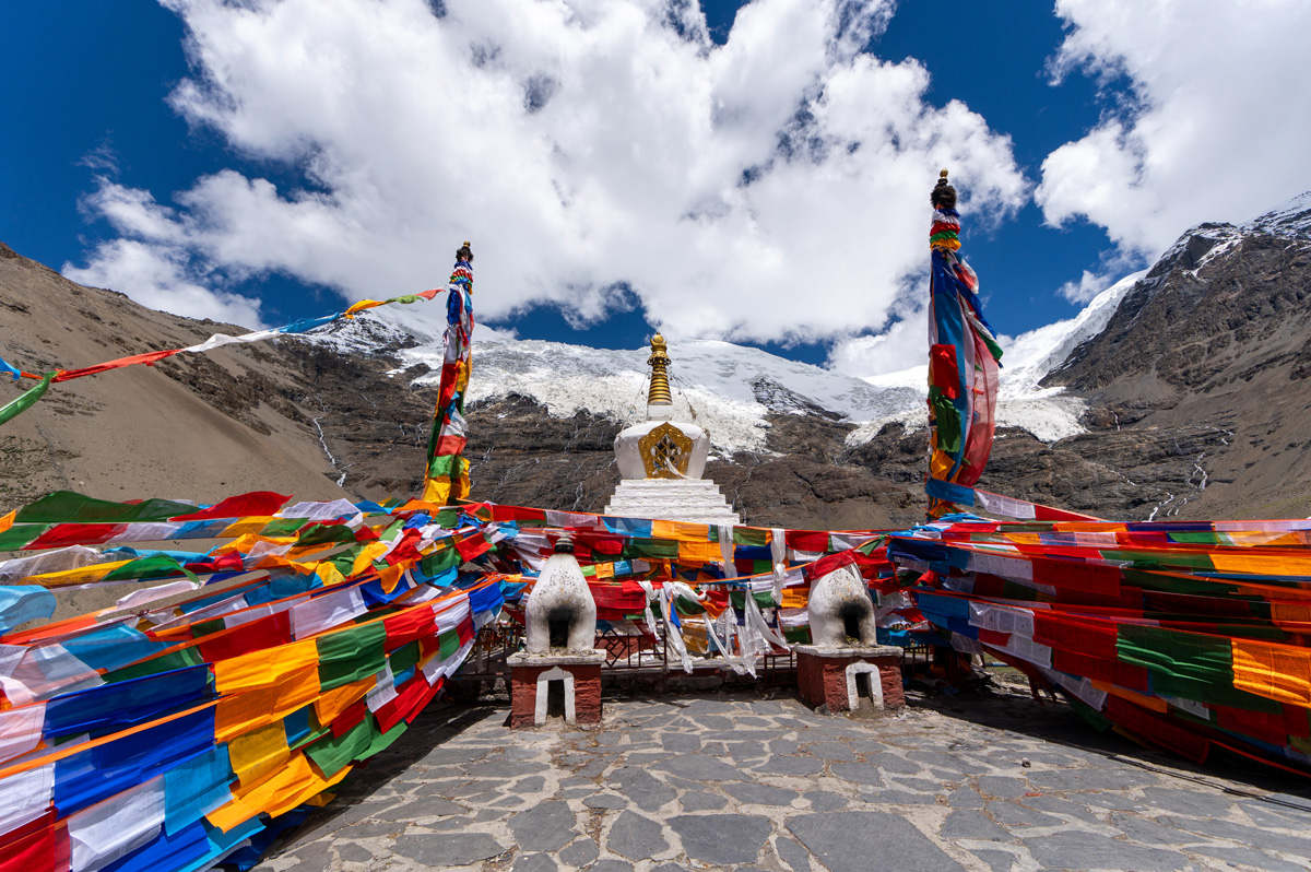 Lhasa to Gyantse, Karo la glacier + Shrine