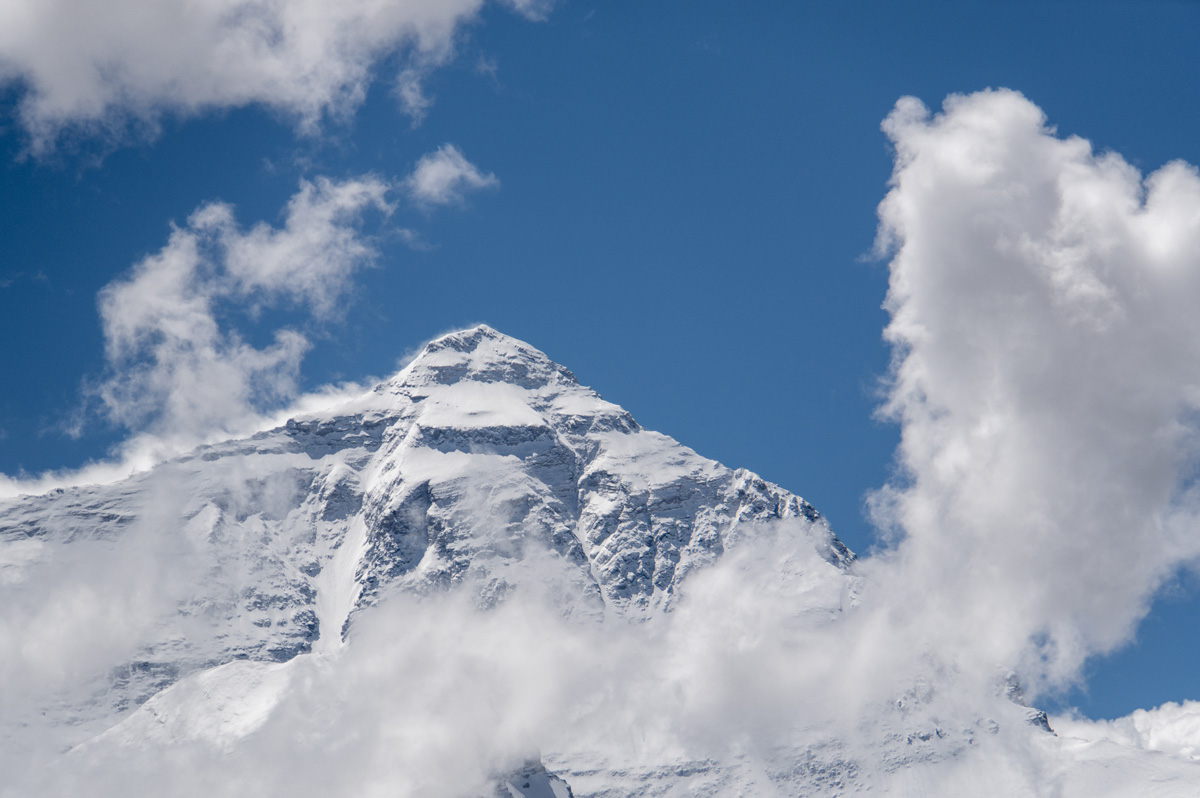 Everest from Rongbuk Monastery, Everest tip, as the clouds come in