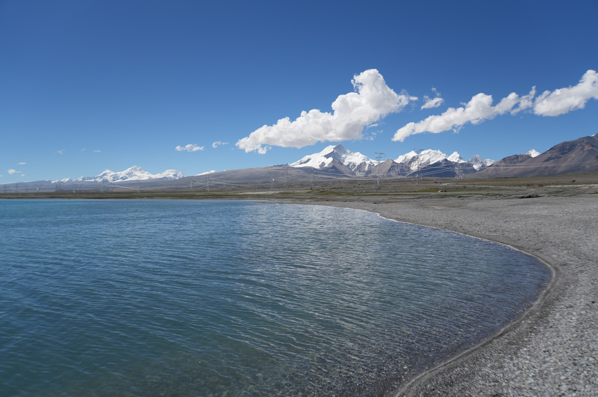 Tingri-Darchen, Distant mountains