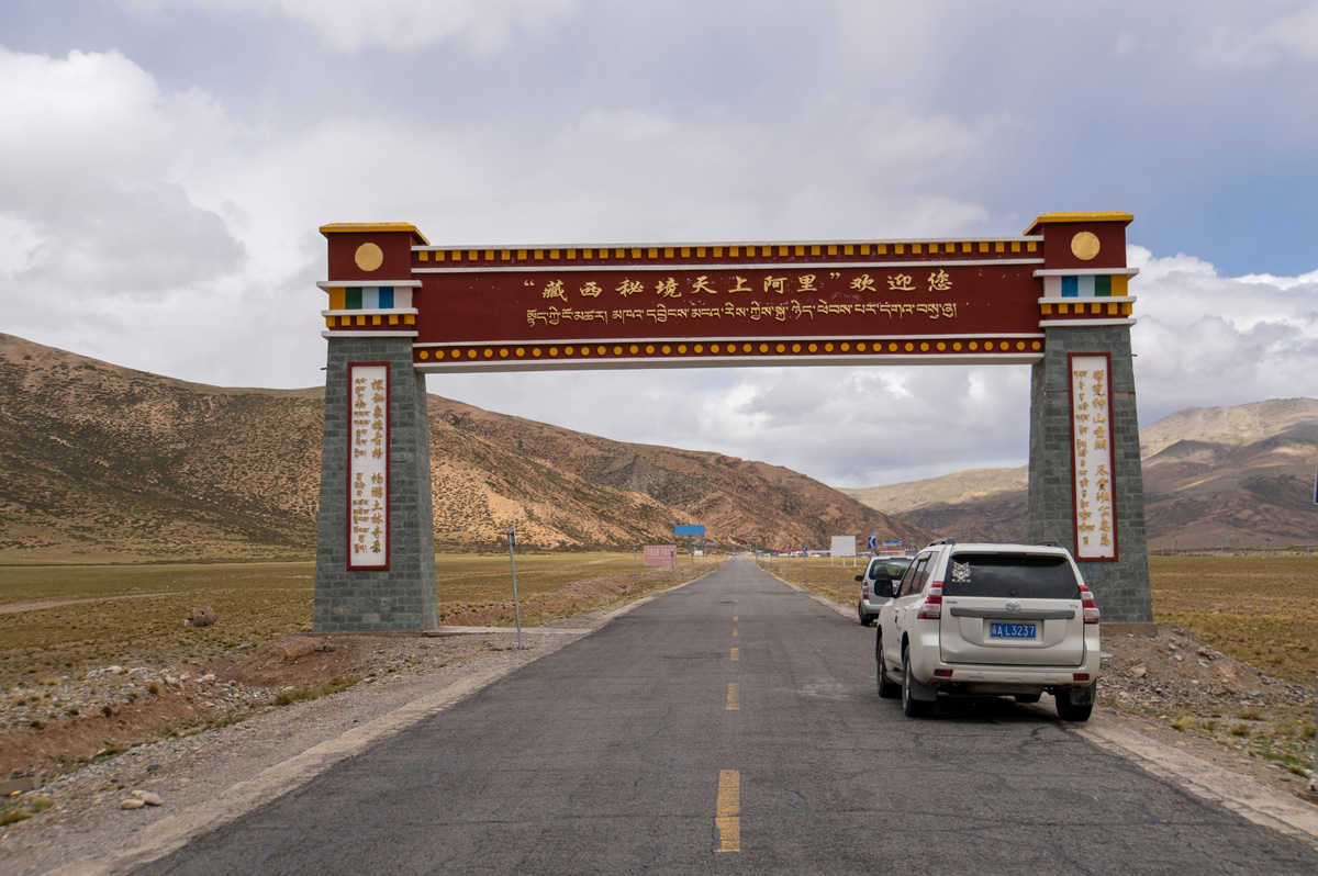 Tingri-Darchen, Mayum-la Pass.  Nominally 5211m, GPS 5150m