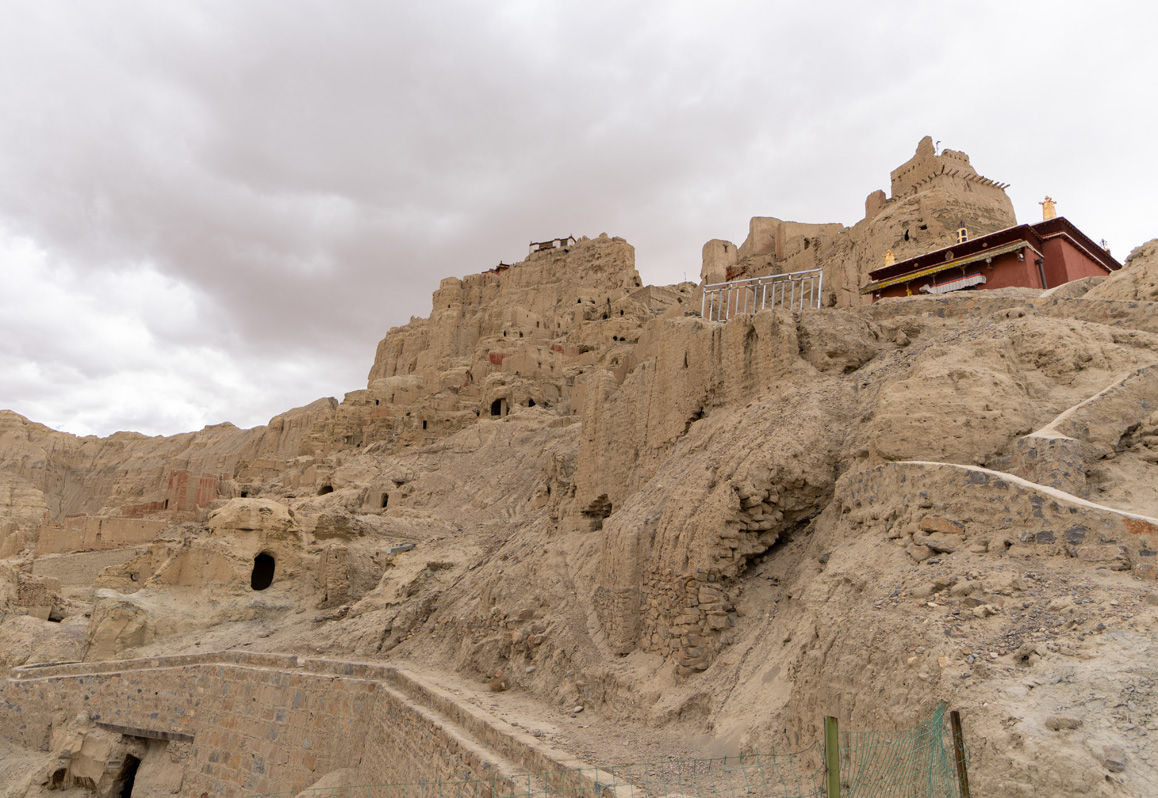 Guge Kingdom: Tsaparang, View to the top, from mid-way up