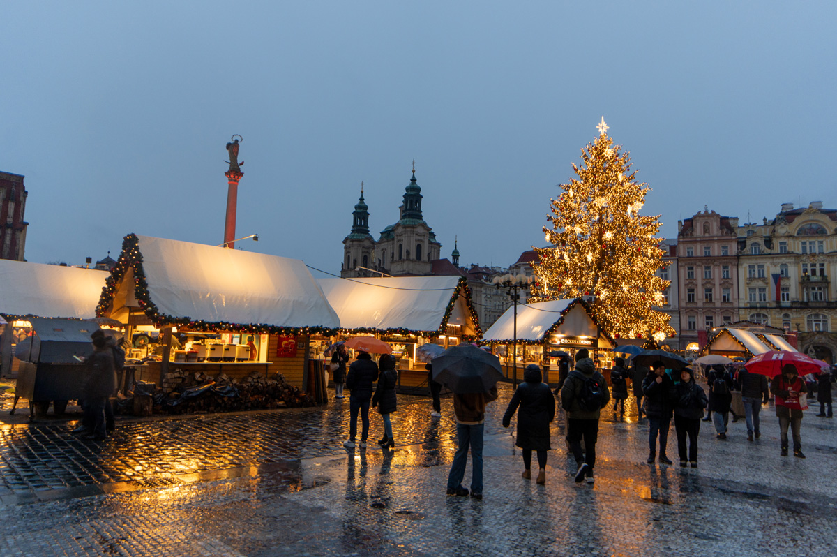 Prague: Old Town Square, Old Town Square: Christmas Market