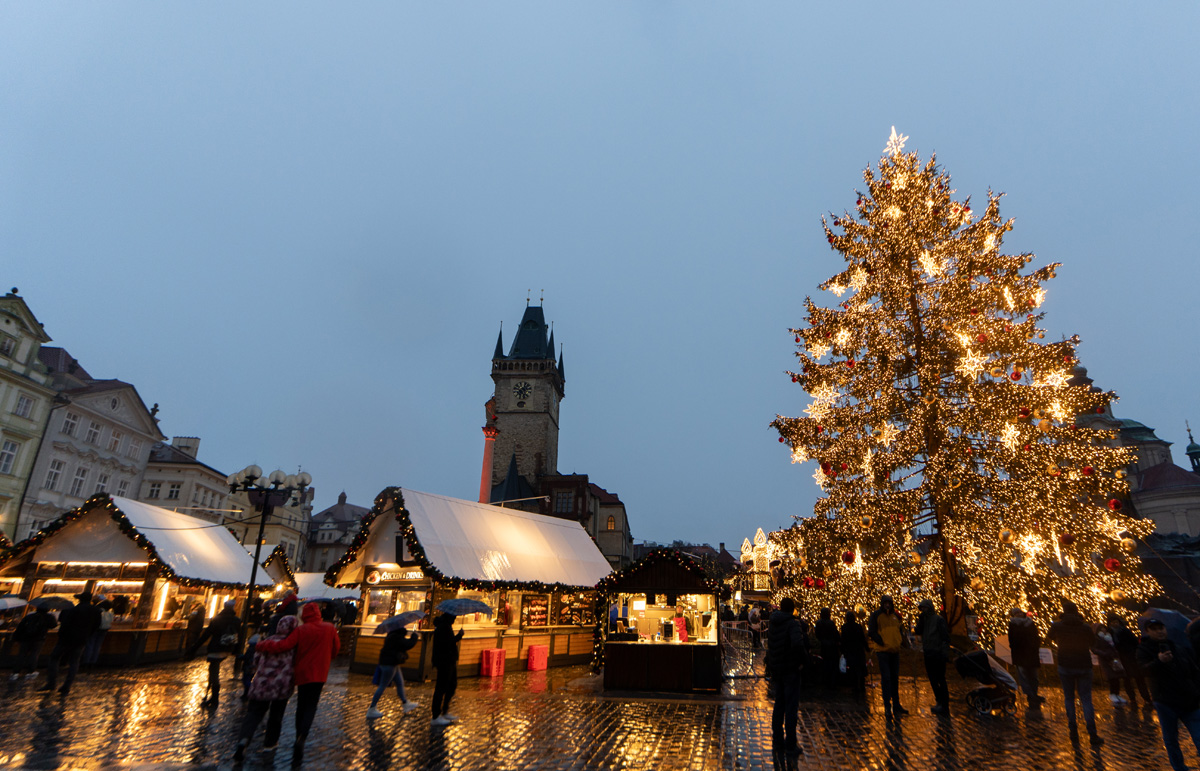 Prague: Old Town Square, Old Town Square: Christmas Market