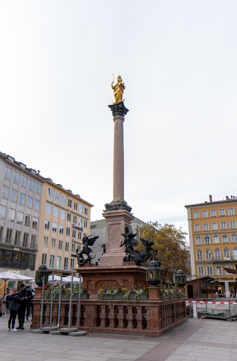 Munich, Marienplatz: Mariensäule Column