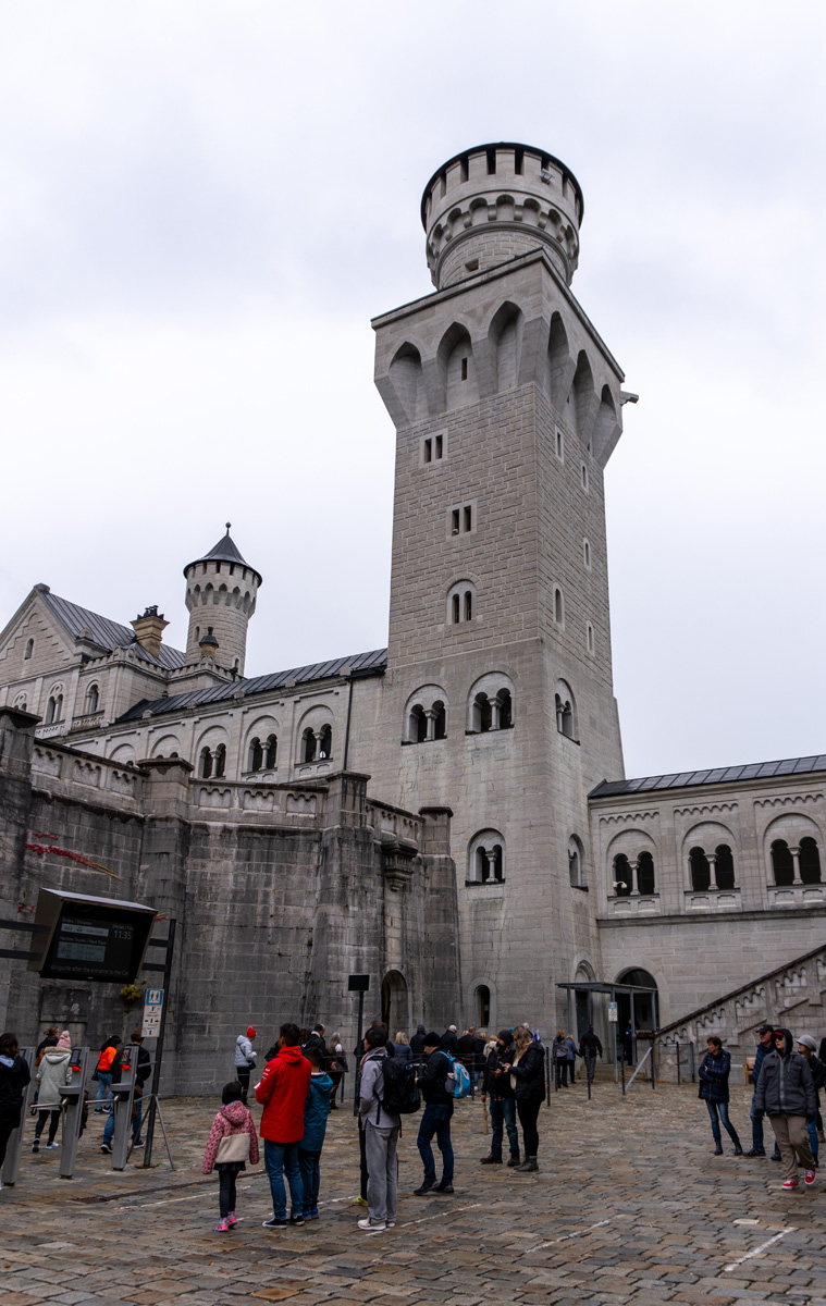 Neuschwanstein, Courtyard + Tower