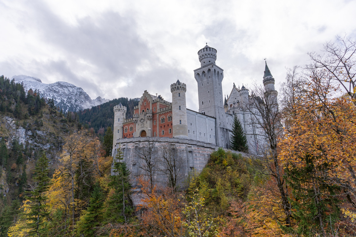 Neuschwanstein, The Approach to the Main Gate