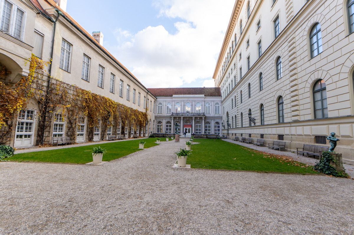 Munich Residenz: Palace of the Dukes and Kings of Bavaria, Residenz entry
