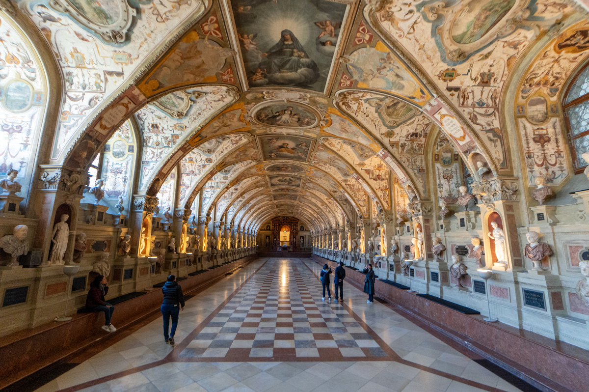 Munich Residenz: Palace of the Dukes and Kings of Bavaria, Hall of Antiquities Designed to impress.  And it does!