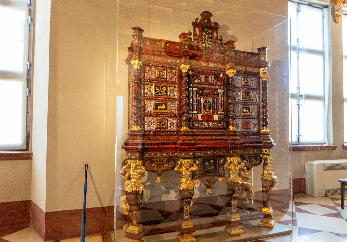 Munich Residenz: Palace of the Dukes and Kings of Bavaria, Highly ornate Bureau