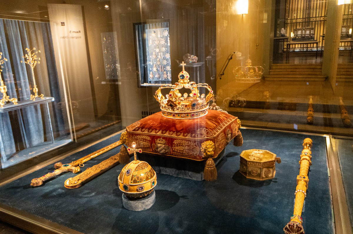 Munich Residenz Treasury, Bavarian Crown Jewels (1806)