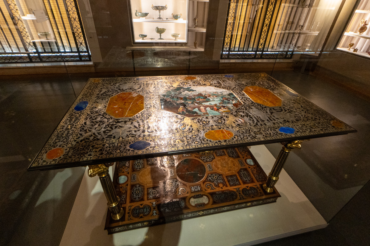 Munich Residenz Treasury, Ostentatious Table