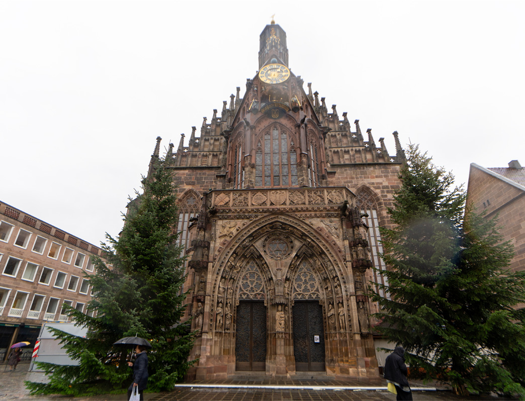 Nuremberg Old Town, Giant Frauenkirche Church