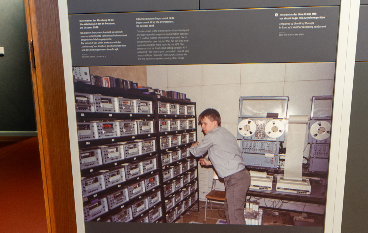 Berlin: Stasi HQ Museum, Photo of telephone recording room