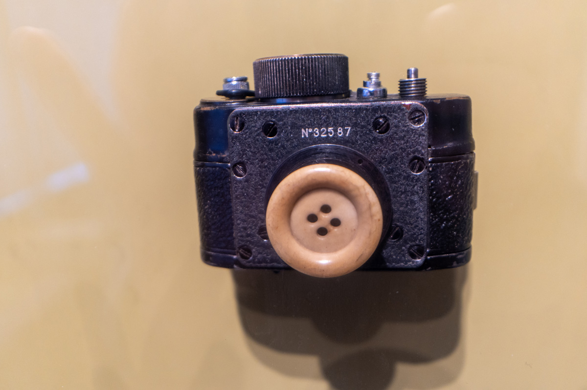 Berlin: Stasi HQ Museum, Button Camera (Soviet design 1950s)