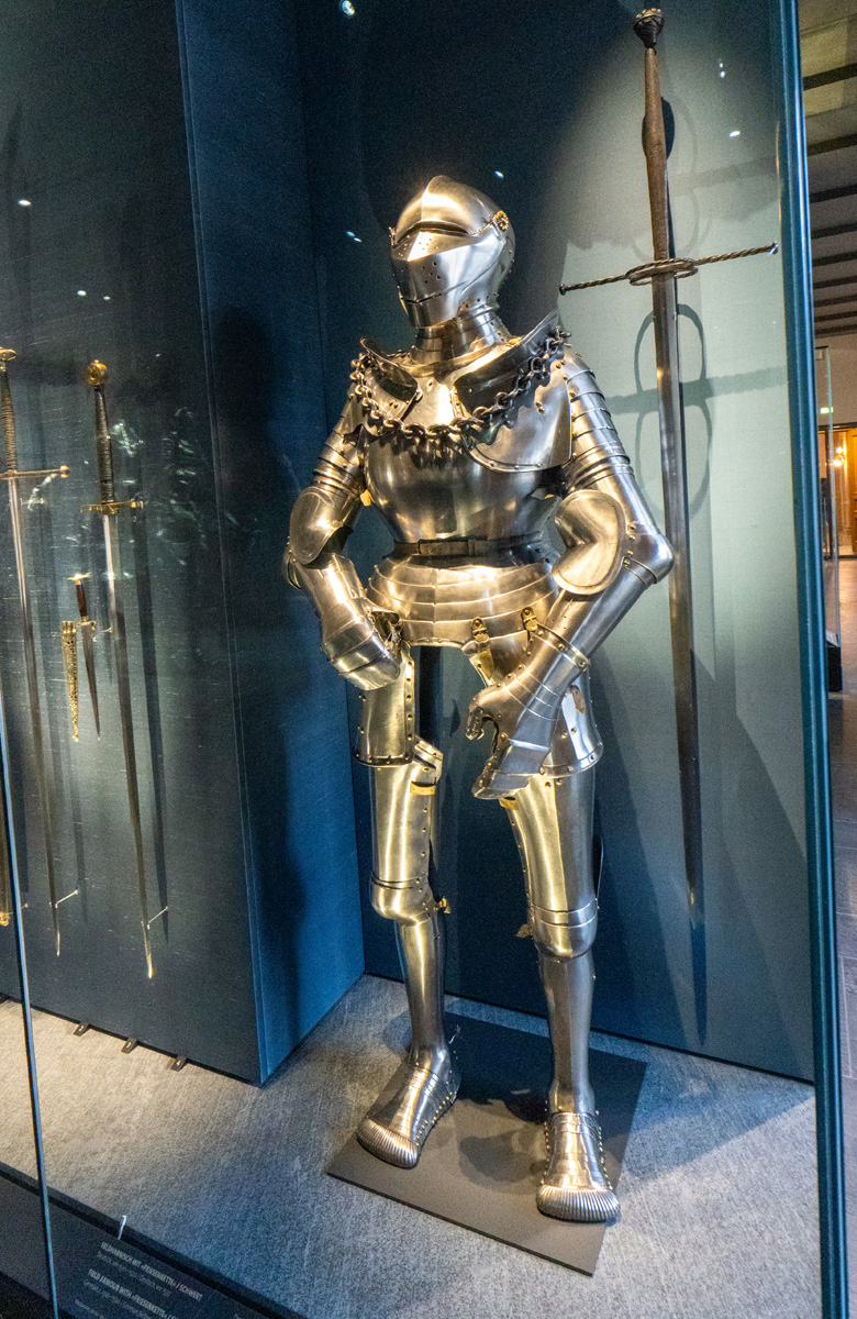 Dresden: Residenzschloss (Royal Palace, Armor of Duke Heinrich the Pious ~1520 (With chain he was to be hanged by)
