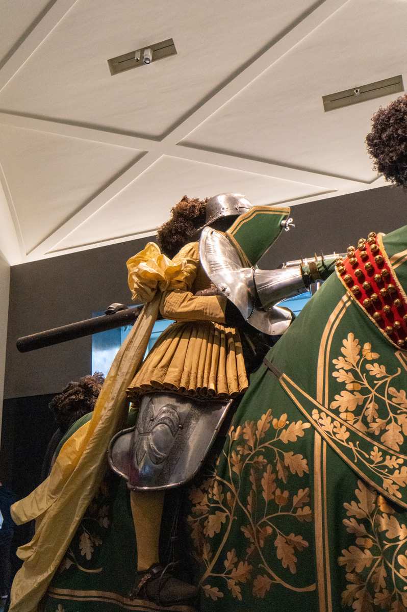 Dresden: Residenzschloss (Royal Palace, Jousting visor + shield + leg armor
