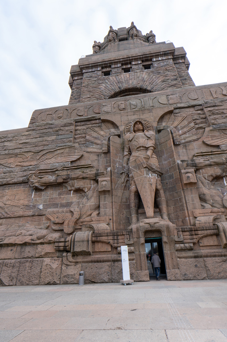 Leipzig: Monument to the Battle of the Nations, Oddly discreet entrance door
