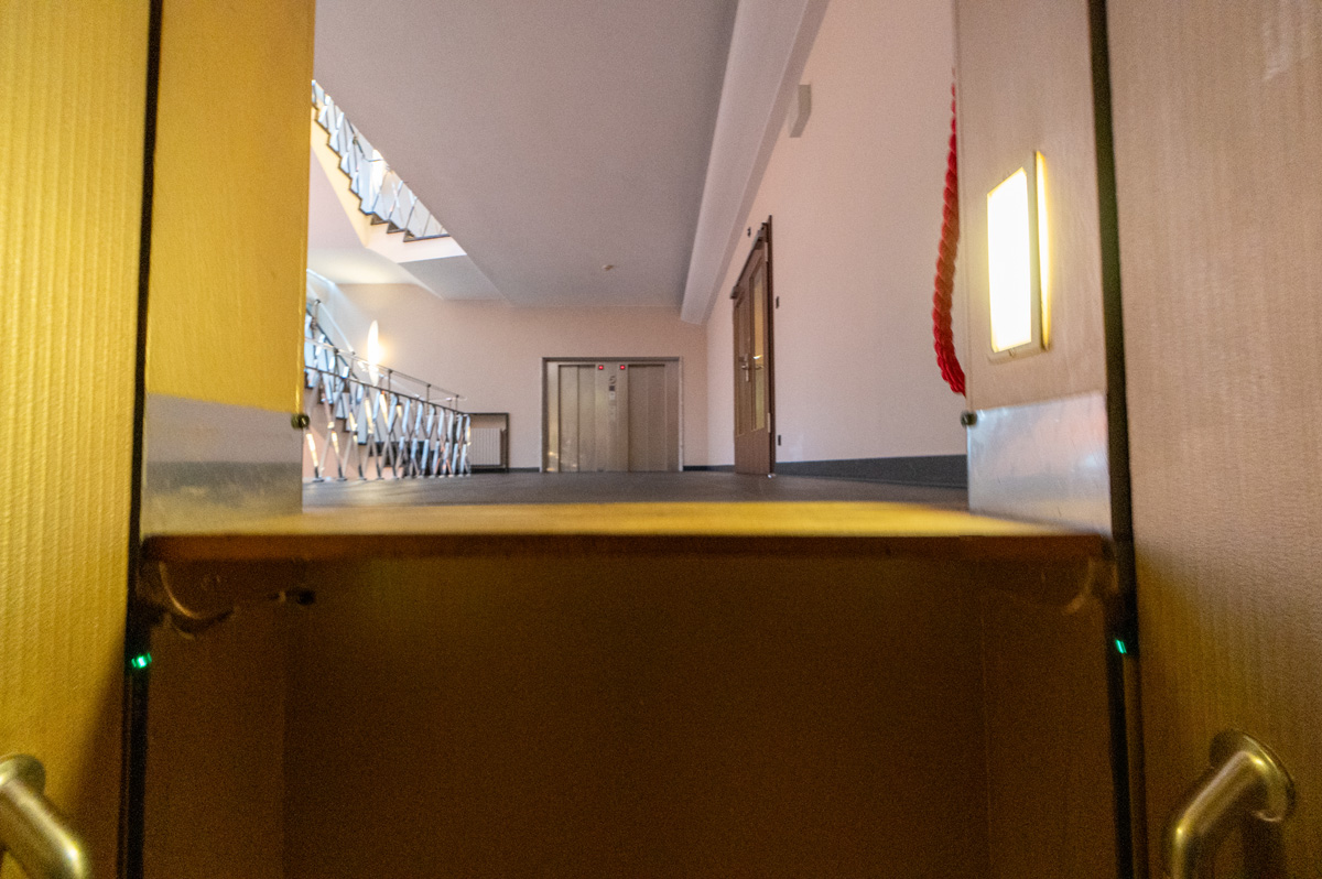Paternoster Elevator, The view from the inside