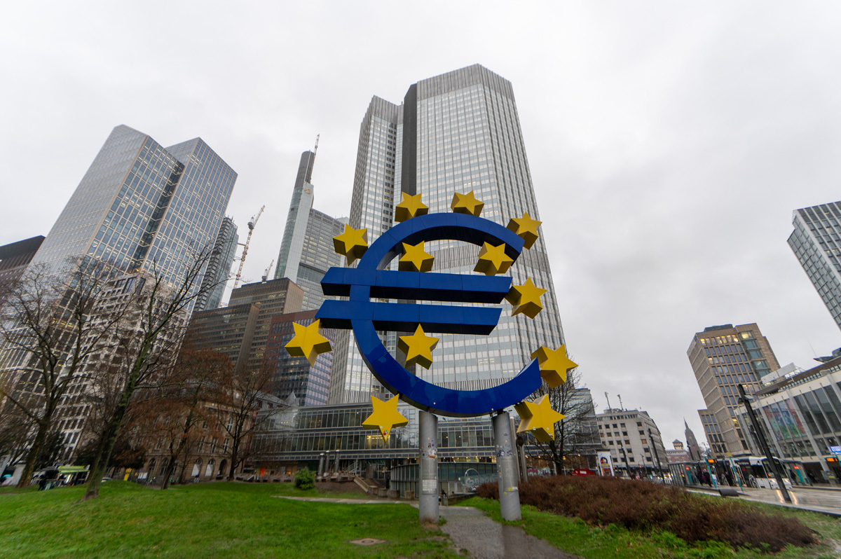 Frankfurt, Euro symbol, outside  European Central Bank