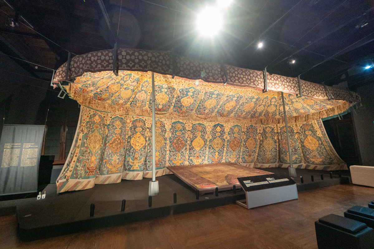 Krakow: Wawel Castle, Ornate Ottoman "Two Pole" Tent Captured by the Poles in the Vienna campaign of 1683