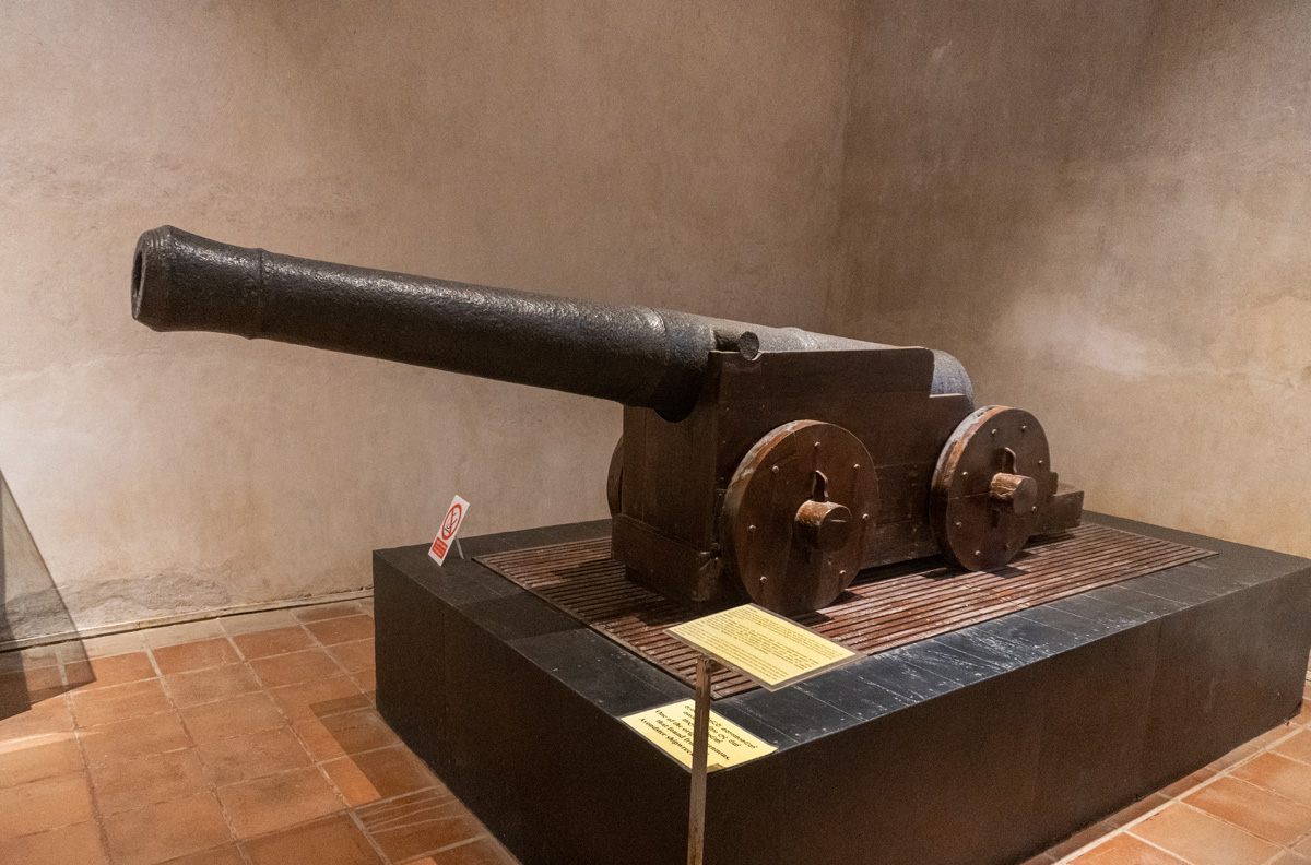 Galle Fort, Canon from Avondster wreck (1659) Maritime Archaeology Mus.