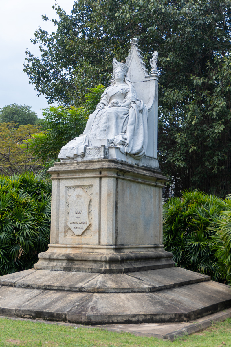 Around Colombo, Queen Victoria at Viharamahadevi Park
