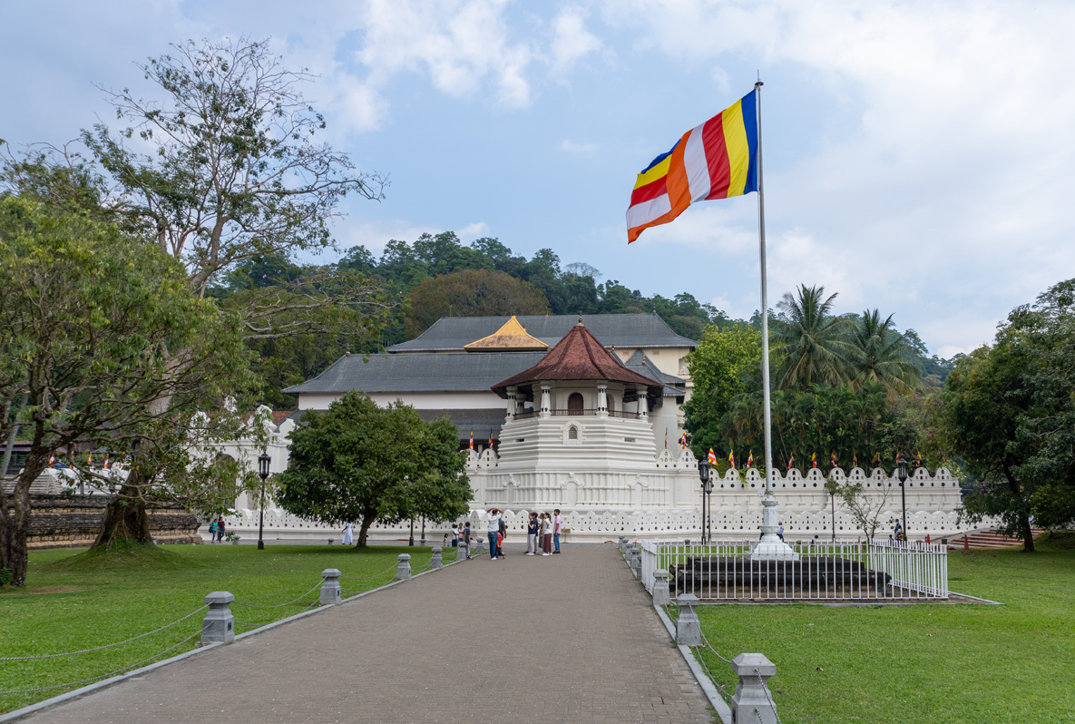 Temple of the Tooth, Approaching the Temple of the Tooth complex