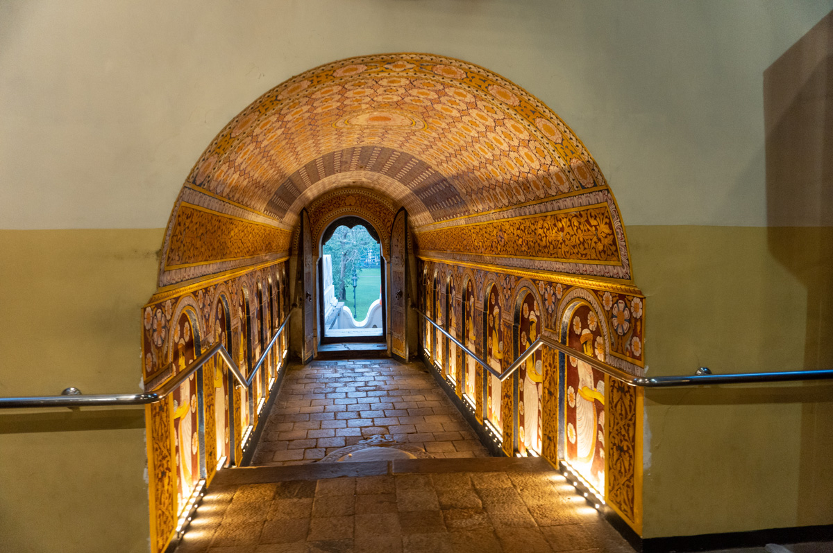 6:00am Visit to the Temple of the Tooth, Main entrance hall, looking out