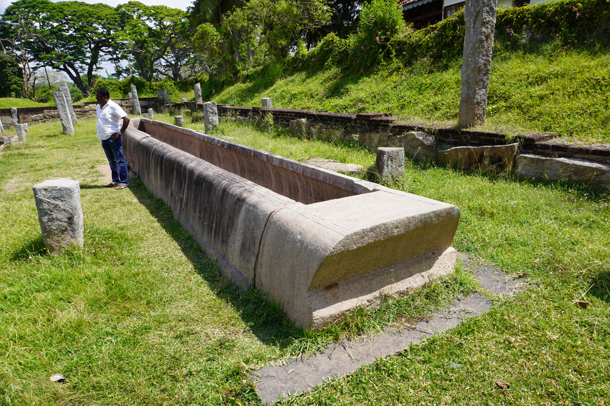 Anuradhapura, Trough supposedly used for alms of rice