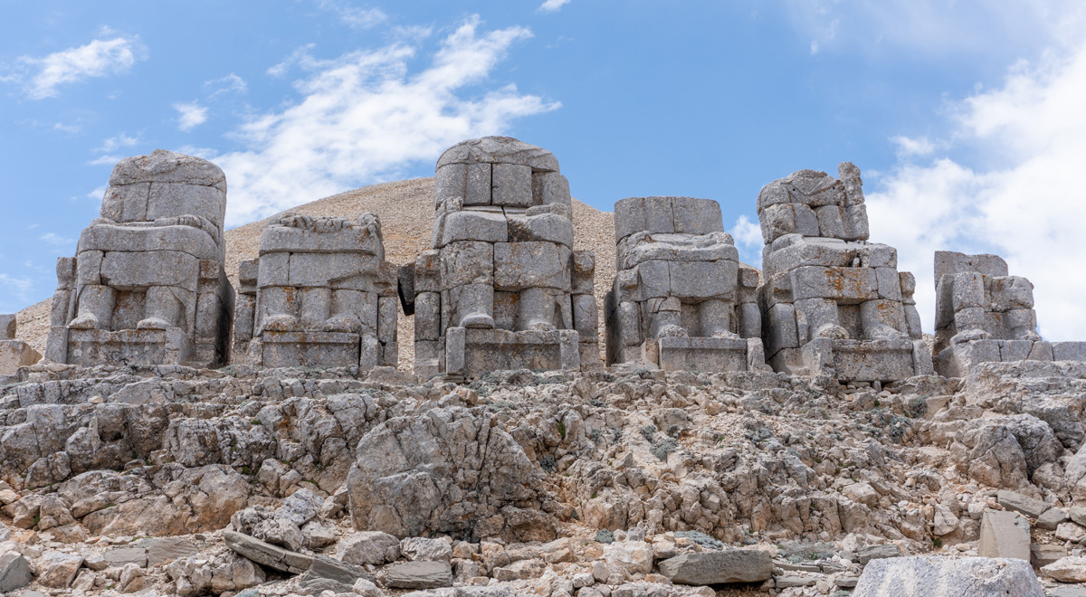 Mount Nemrut, The Thrones